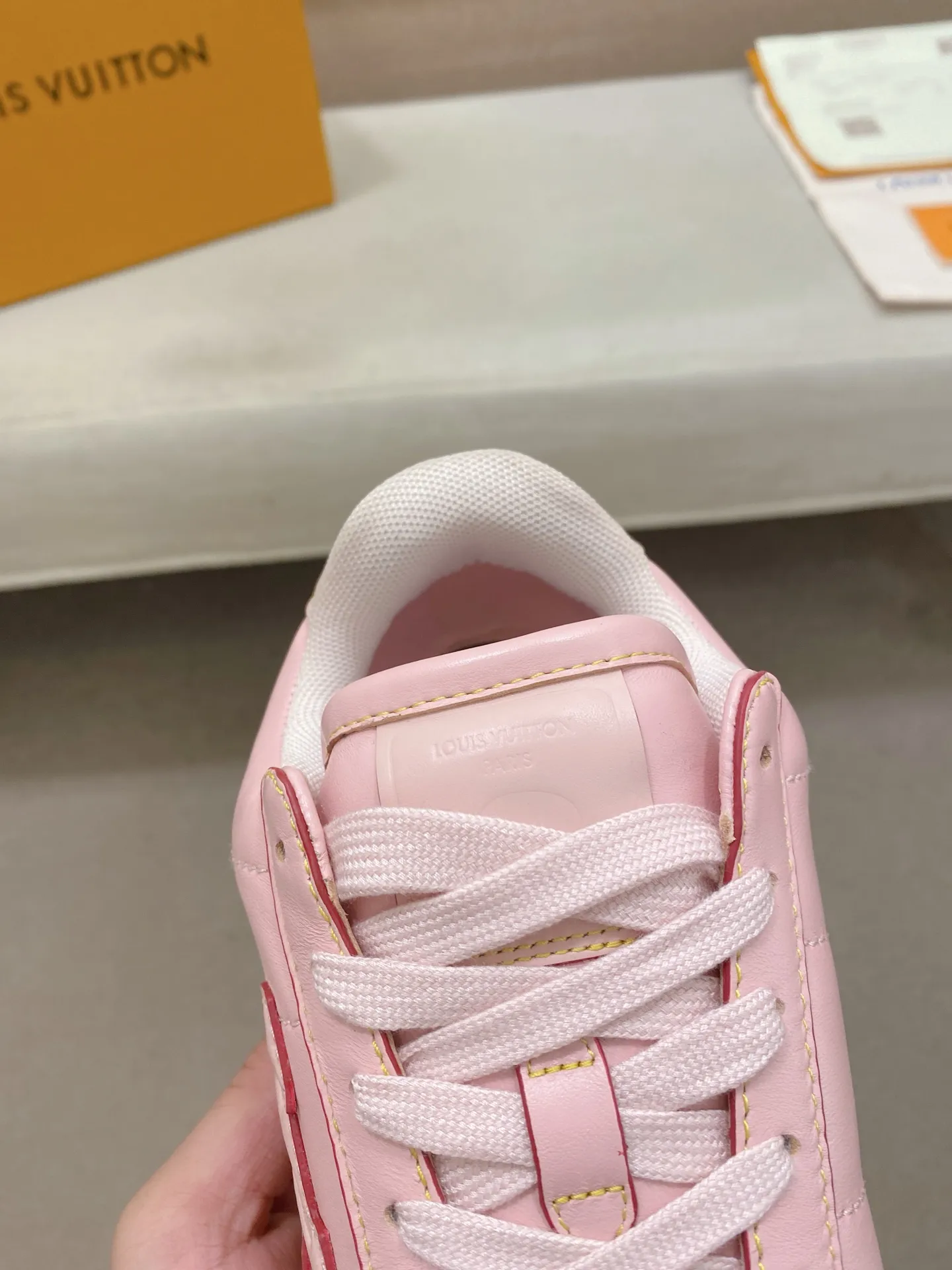 Men's shoes💰: Couple style 700💰LOUIS VUITTON Footint Soccer sneakers‼ ️ The top version, the same sneakers for LV couples. You will look fashionable when you wear them. This Footint Soccer sneaker was unveiled in the 2025 spring and summer series fashion show. The tongue is embellished with the Lvers United badge inspired by the football team. The rubber sole of the foot is decorated with multiple Louis Vuitton logos. The original latest packaging. Fabric: original imported cowhide. Lining: original imported breathable mesh. Foot pad: original injection molding pad. Outsole: original molded T combination outsole. Size: 35-45.